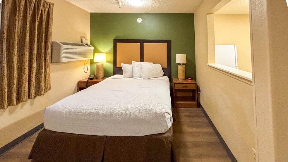 Building Photo - 530 Woods Lake Rd