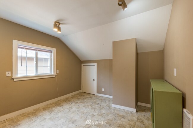 Building Photo - Live 5-Minutes from WWU — Roommate-Friendly Home Near Downtown Bellingham