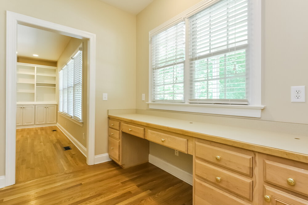 Building Photo - 420 Longbourn Dr