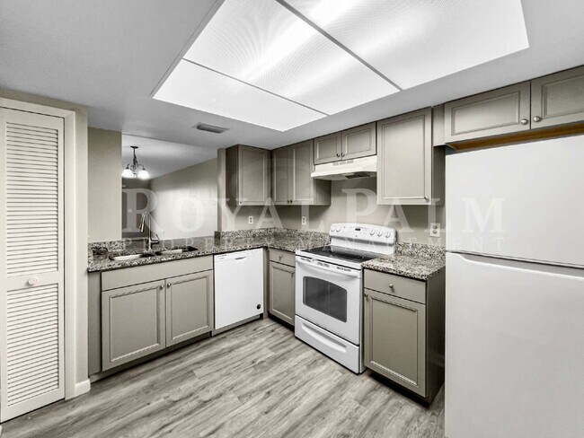 Building Photo - 4530 SW 10th Ave