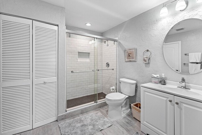 Building Photo - 858 Windermere Way