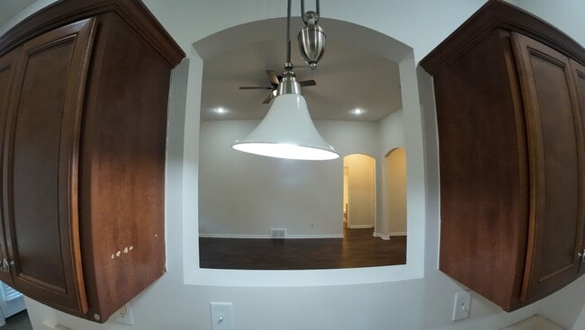 Building Photo - 135 Clear Springs Dr