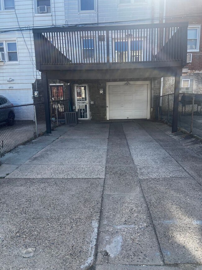 Building Photo - Beautiful Home In West Oak Lane