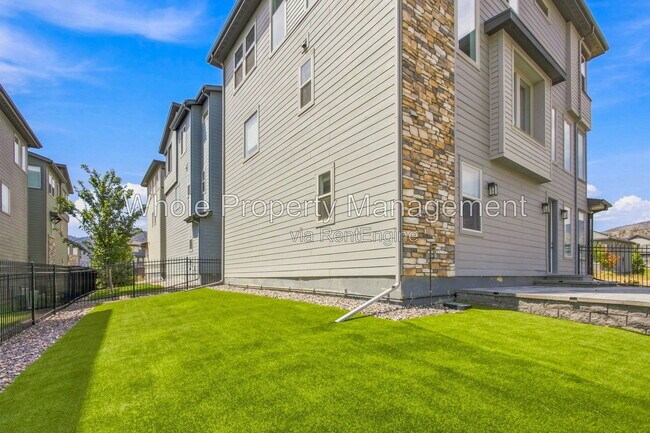 Building Photo - 15612 W Floyd Dr