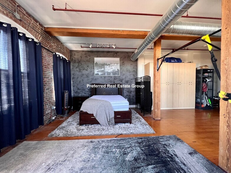 Building Photo - 250 Brighton Ave