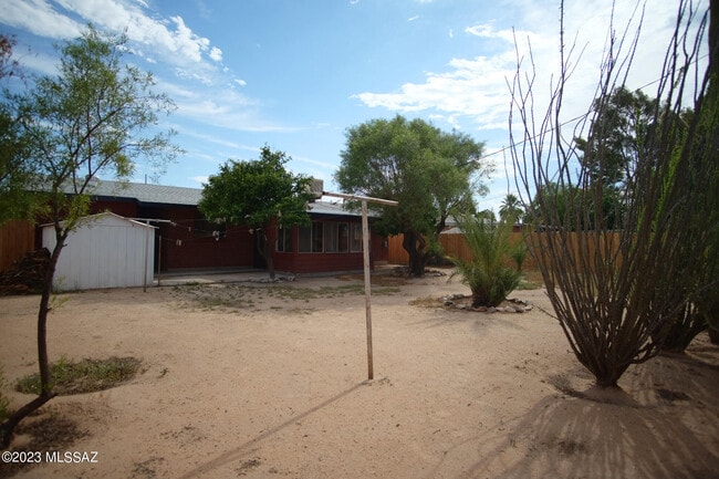 Building Photo - 721 E Joan Pl