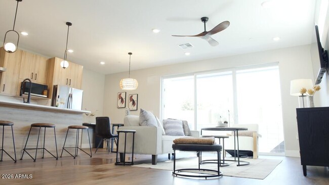 Building Photo - 840 W Pecos Rd