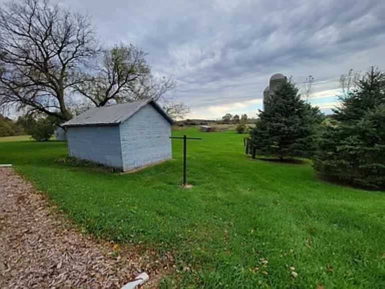 5 acres for family and pets - 16981 M-52