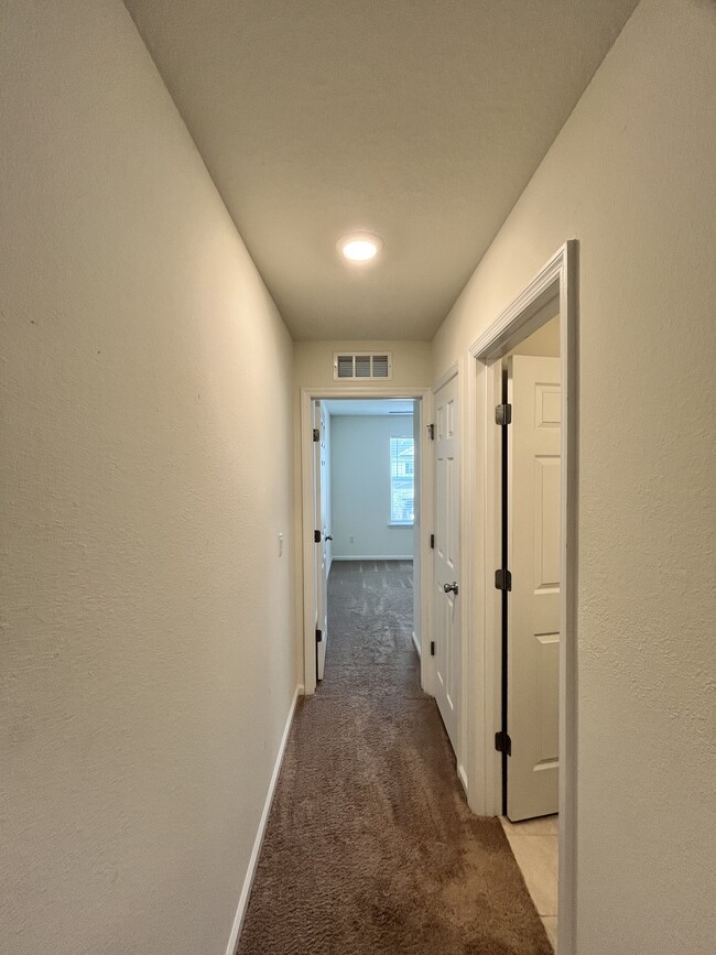 Building Photo - 9877 Fiddleback Ln