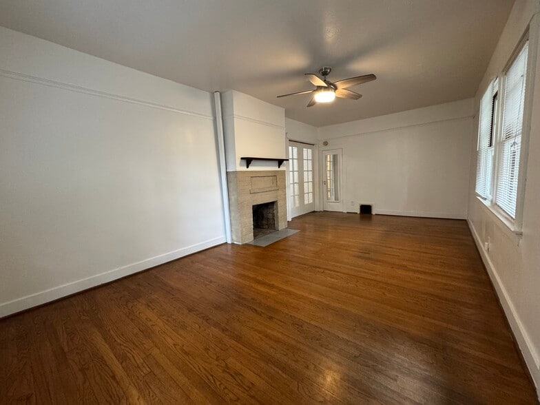 Living Room Closed - 2208 G St
