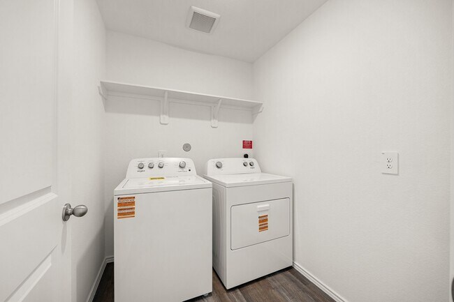 Building Photo - 23815 Hilltop Cyn Ln