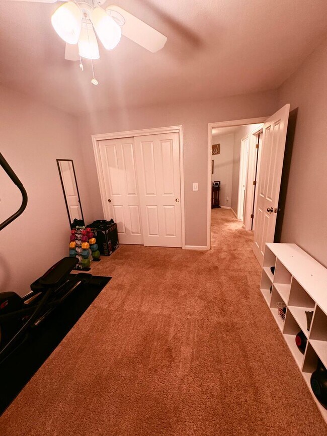 Building Photo - Beautiful Single Family Living In South Su...