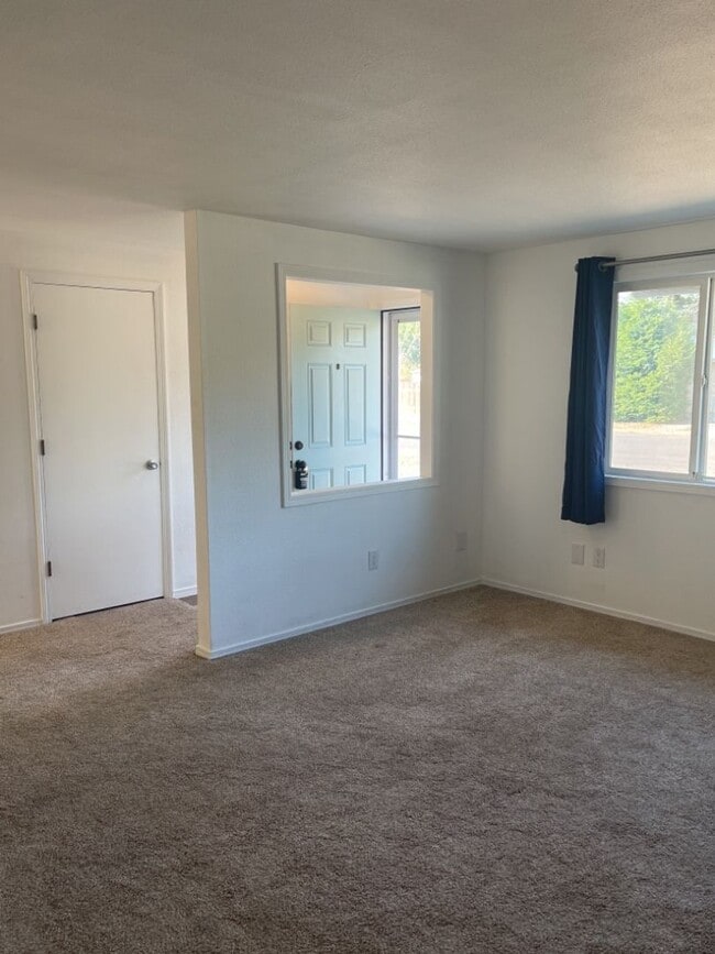 Building Photo - !!!COMING SOON!!! Three Bedroom Ranch in O...