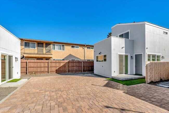 Building Photo - 4048 Cherokee Ave