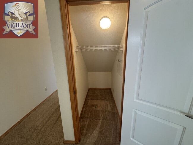 Building Photo - 1614 N Falcon Dr