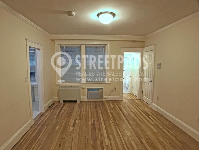 Building Photo - bedroom in Cambridge MA 02387