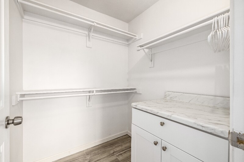 Building Photo - 8500 E Jefferson Ave