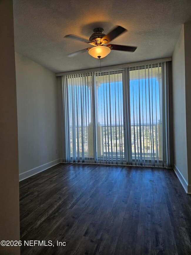 Building Photo - 1031 1st St S