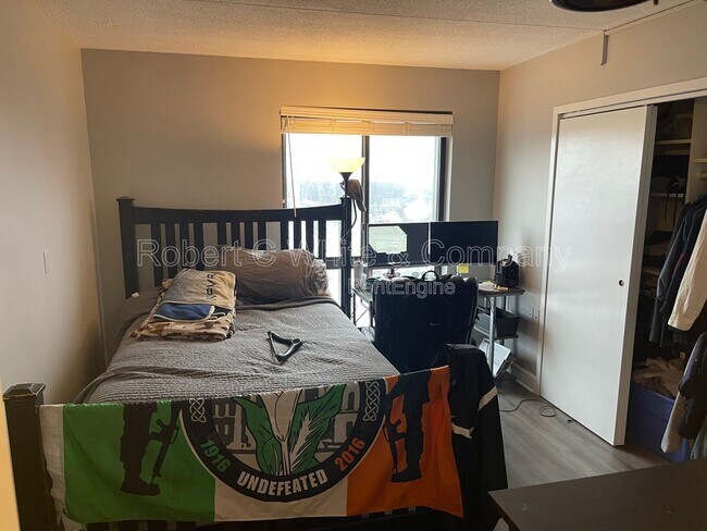 Building Photo - 60 Strawberry Hill Ave