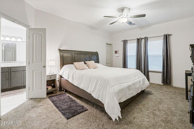 Building Photo - 7416 Tamarack Pl