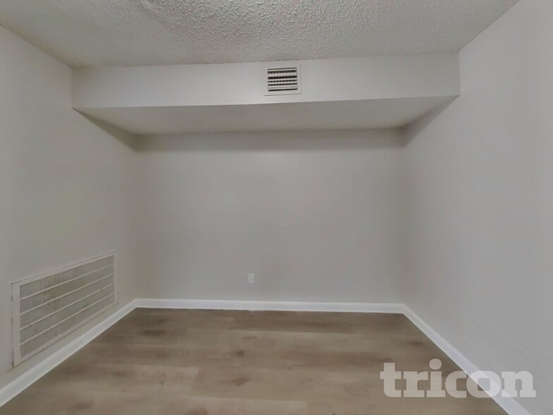 Building Photo - 623 Walston Ln