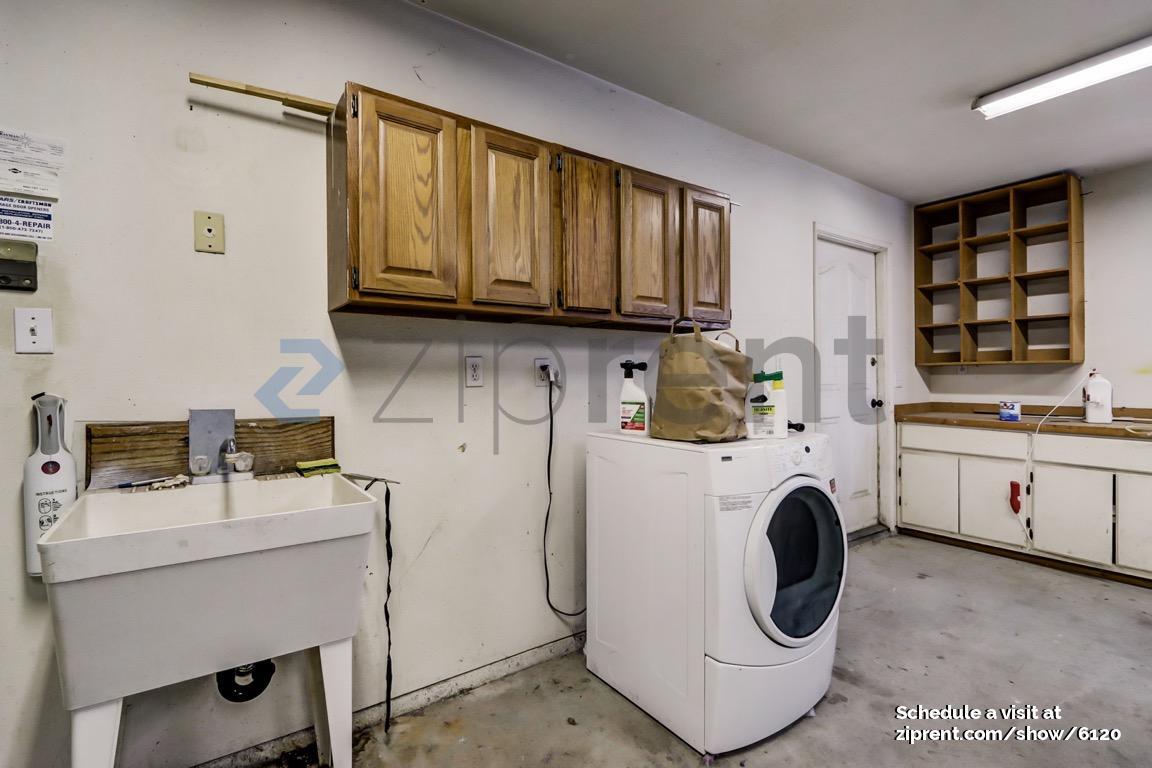 Building Photo - Unit