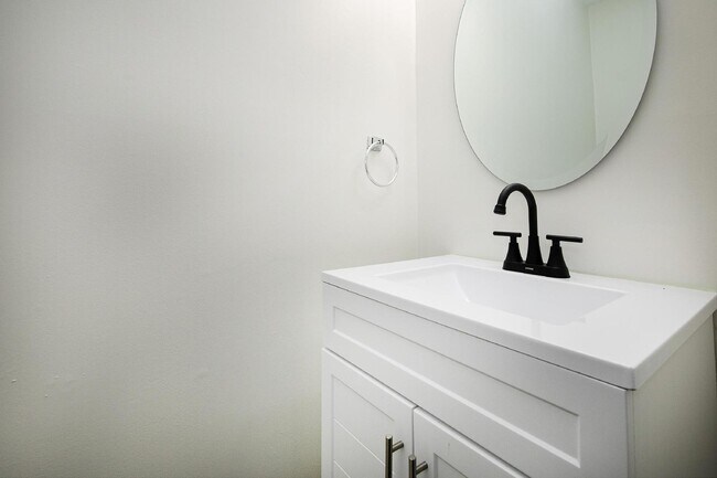 Building Photo - 5544 Kaplan Drive Unit A