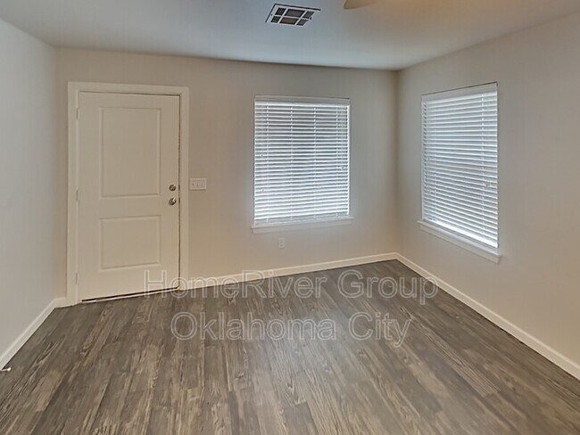 Building Photo - 421 Summit Ridge Dr