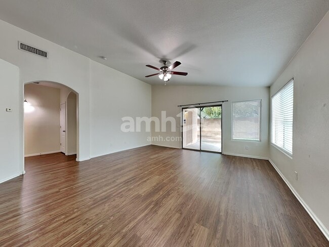 Building Photo - 15848 W Linden St