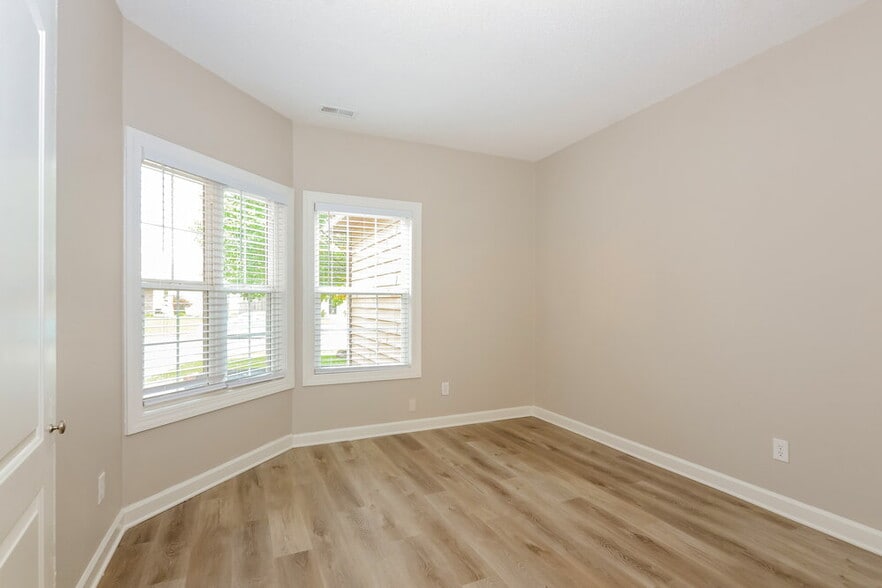 Building Photo - 9721 Stonewall Ln