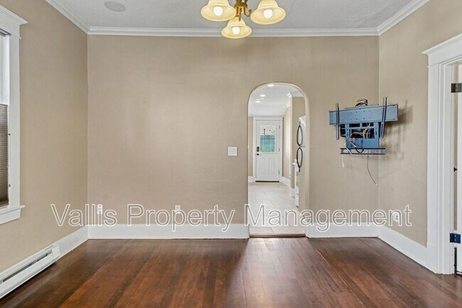 Building Photo - 2350 Cottage St SE