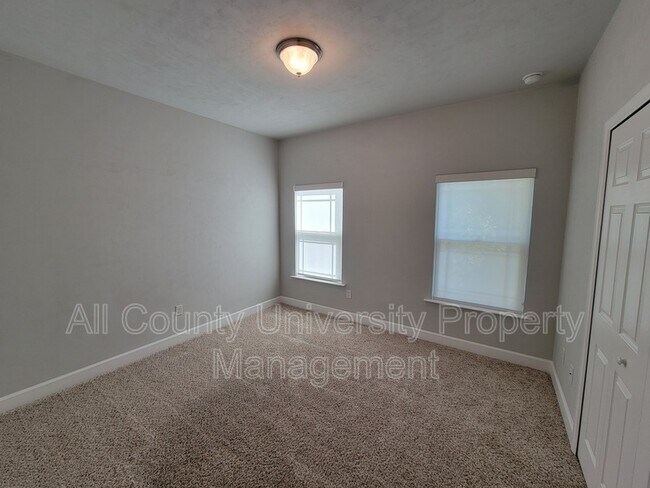 Building Photo - 5104 NW 21st Dr