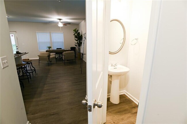 Building Photo - 115 Green Loop NW