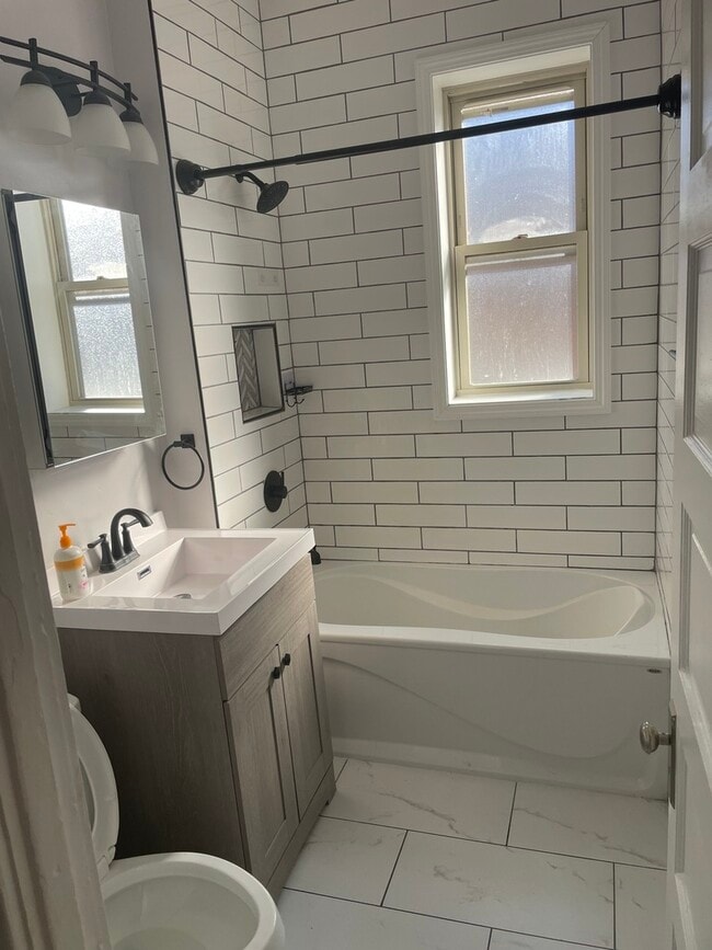 Building Photo - 1511 N Keystone Ave