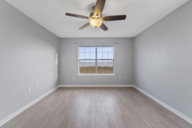 Building Photo - 742 Saltair Ln