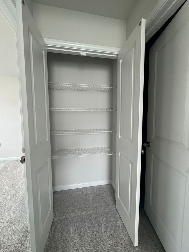 Building Photo - Beautiful & Spacious Home for Rent