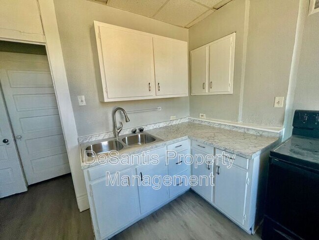 Building Photo - 810 Amity St
