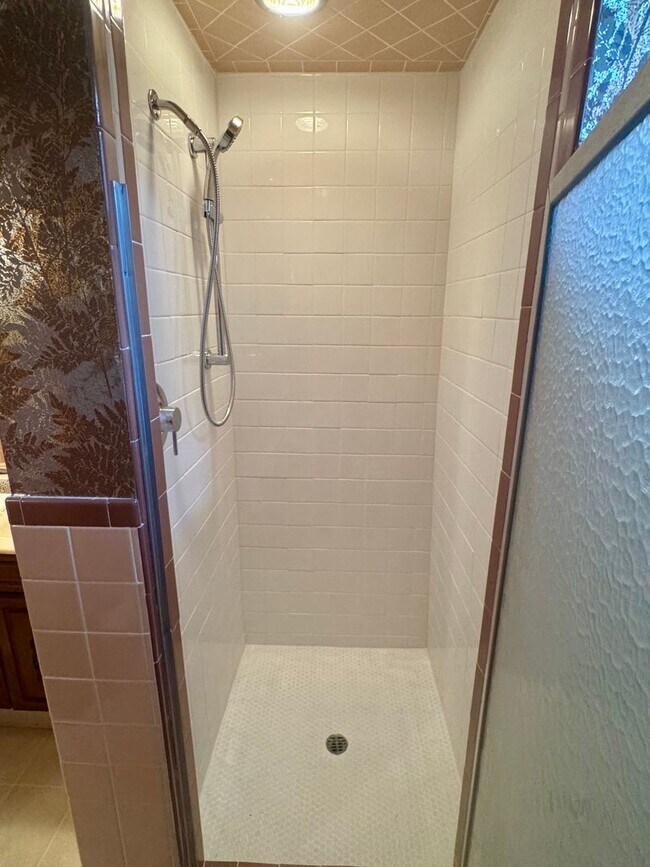 Building Photo - Mid-Mod Wheat Ridge Gem!