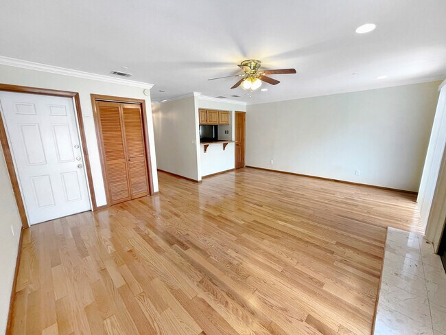 Building Photo - 379 N Mentor Ave