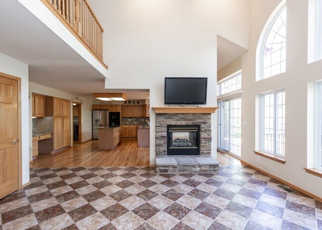 Building Photo - *COMING SOON* 5 Bedroom Broadmoor Beauty A...