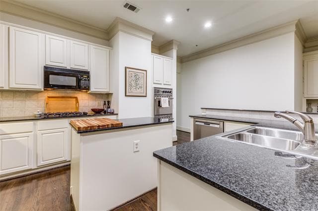 Building Photo - 3535 Gillespie St