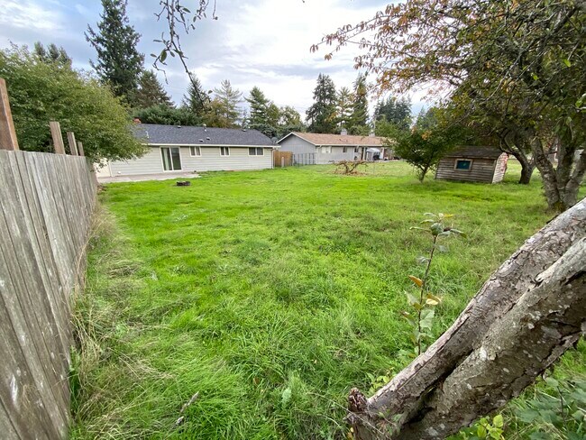 Building Photo - 309 Choker St SE