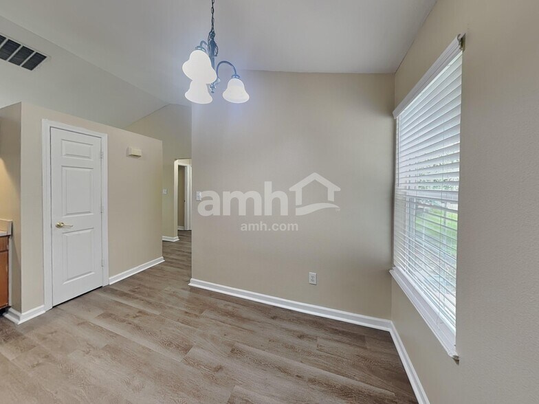 Building Photo - 2438 Pinebark Dr