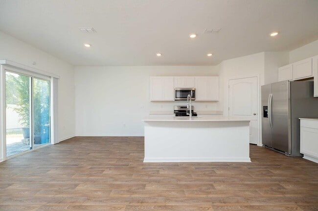 Building Photo - 951 Orellana Rd