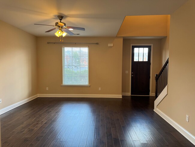 Building Photo - 3 BR Bellevue Townhome in Harpeth Park