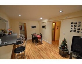 Building Photo - No Brokers Fee Convenient Brookline Location.Eat-in Kitchen, Laundry on a Site