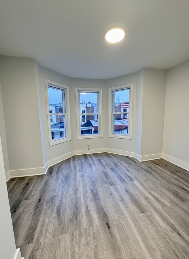 Building Photo - 665 E Wensley St