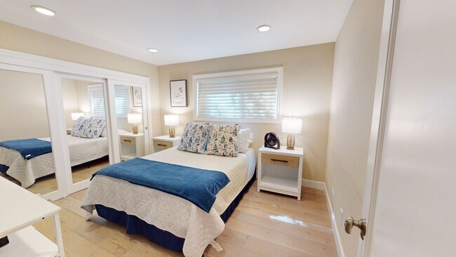 Building Photo - Great Location | Fully Furnished | Pool