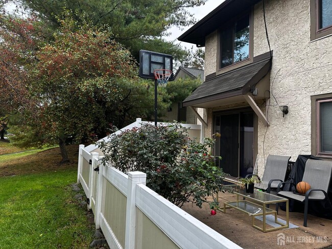 Building Photo - 137 Hampshire Dr