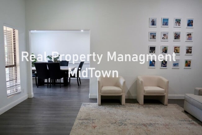 Building Photo - Charming Home Centrally Located in the DFW